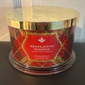 HomeWorx Mistletoe Wishes Red and Gold Scented Candle